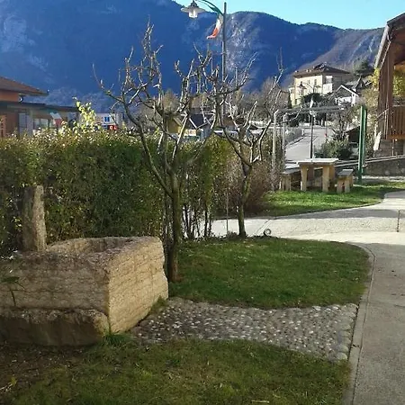 Dell'alpino شقة *